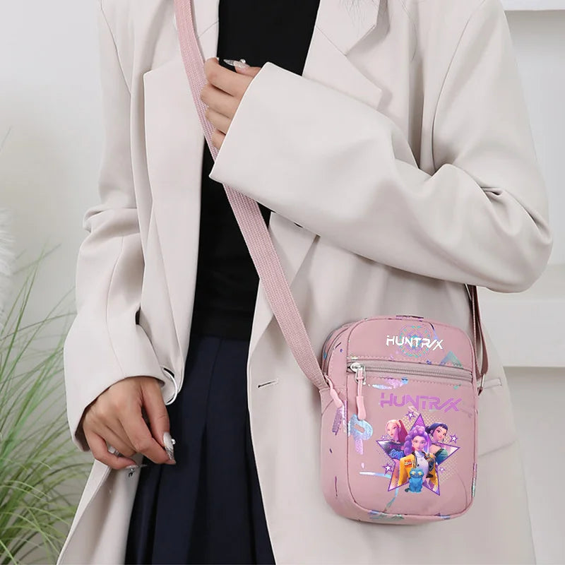 Le portefeuille Kpop, la ceinture K Pop Warriors, la pochette, le sac à bandoulière, le daypack, le sac à bonbons, les épaules, les chasseurs de monstres, le groupe de filles