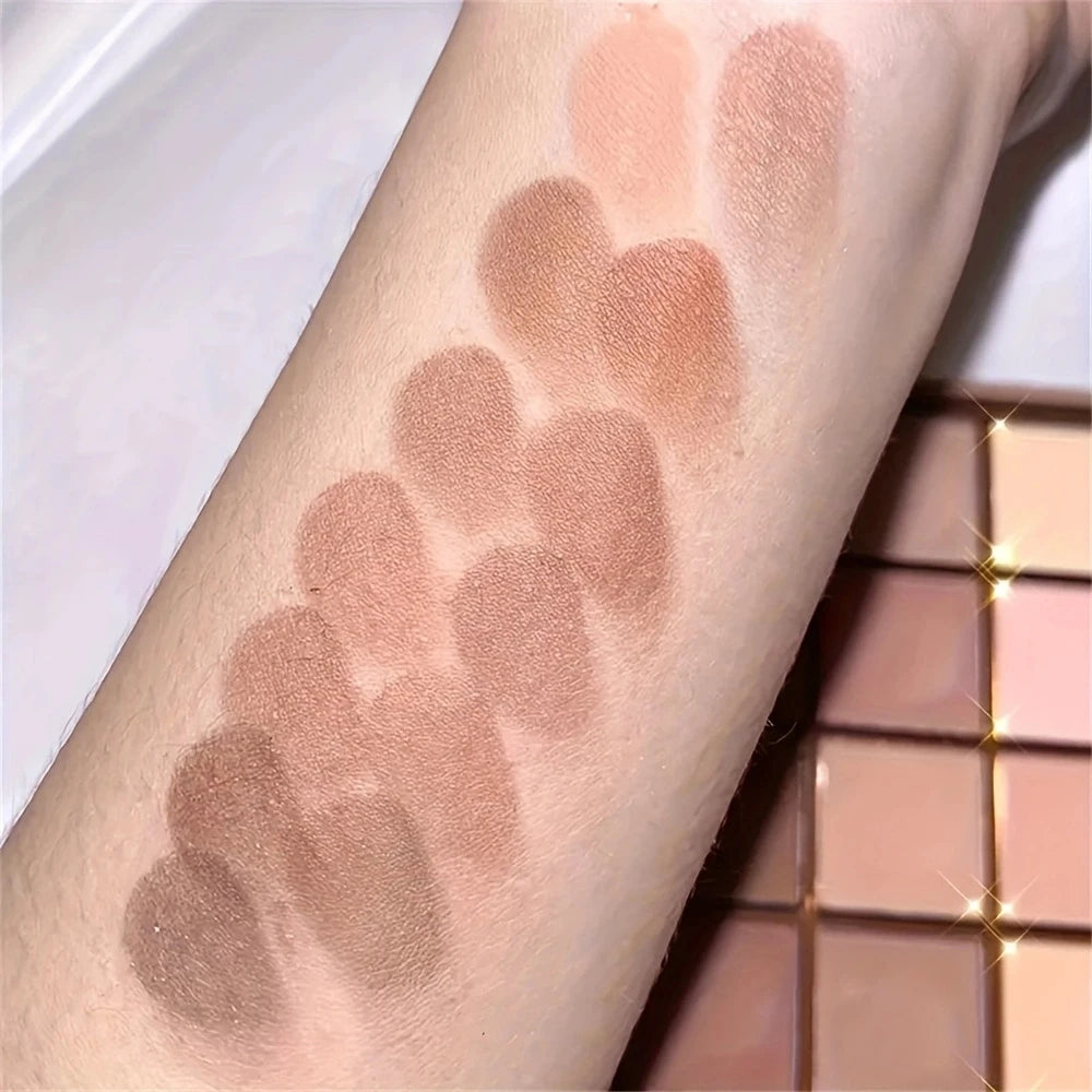 Color Eyeshadow Palette - Tons neutres gris et brun, nuances de café et chocolat, créant un look maquillage polyvalent, naturel à dramatique
