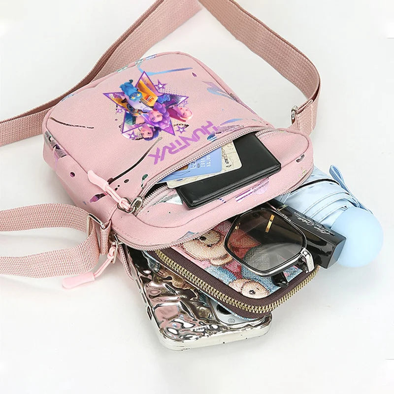 Le portefeuille Kpop, la ceinture K Pop Warriors, la pochette, le sac à bandoulière, le daypack, le sac à bonbons, les épaules, les chasseurs de monstres, le groupe de filles